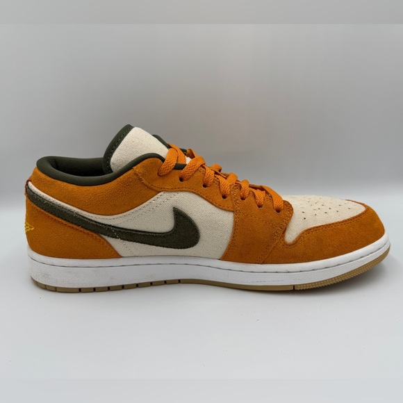 Nike Men’s Air Jordan 1 Low SE 'Light Curry', SIZE: 11.5 - Picture 14 of 15